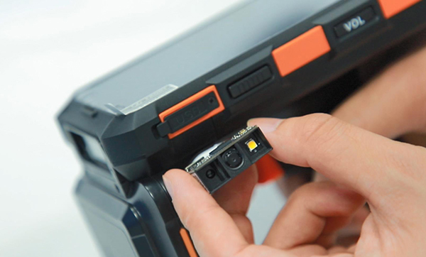 二维码识读器嵌入轻薄型手持终端,助力移动场景应用 二维码识读器嵌入轻薄型手持终端,助力移动场景应用