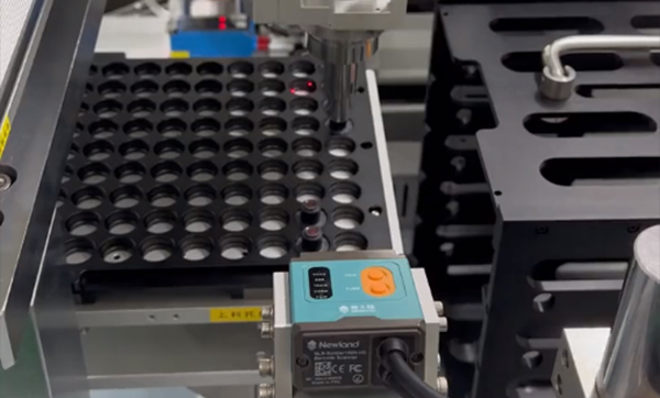 流水线扫码总卡顿？这款工业扫码器0.1秒识别，高速生产不断线